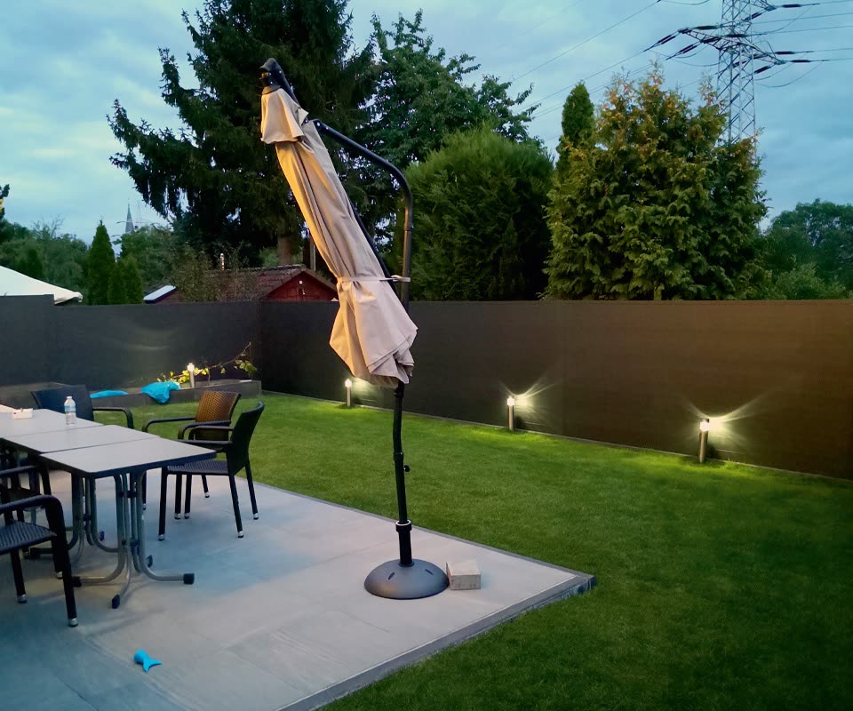 Gradina seara, cu gard de aluminiu antracit